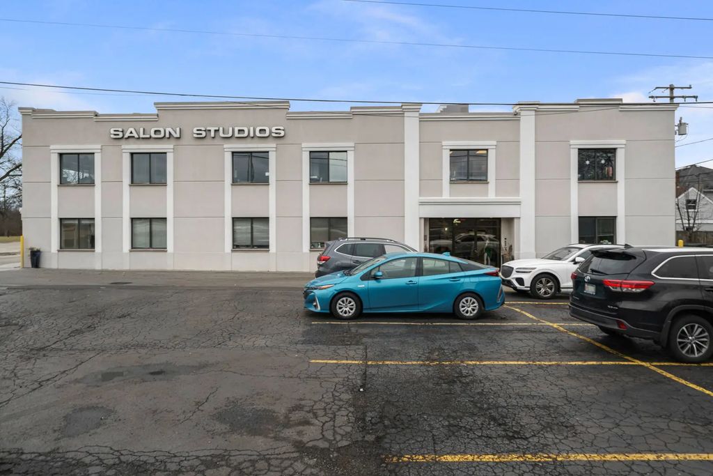 1670 Willow Road 107, Northfield