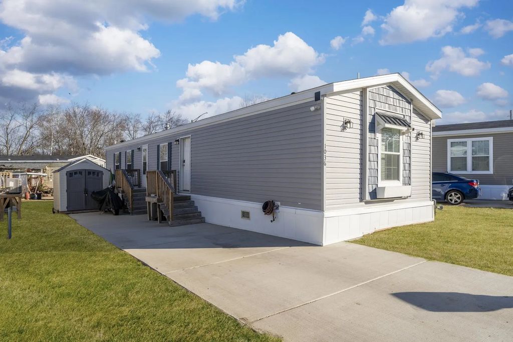 1036 Lunga Drive, Round Lake