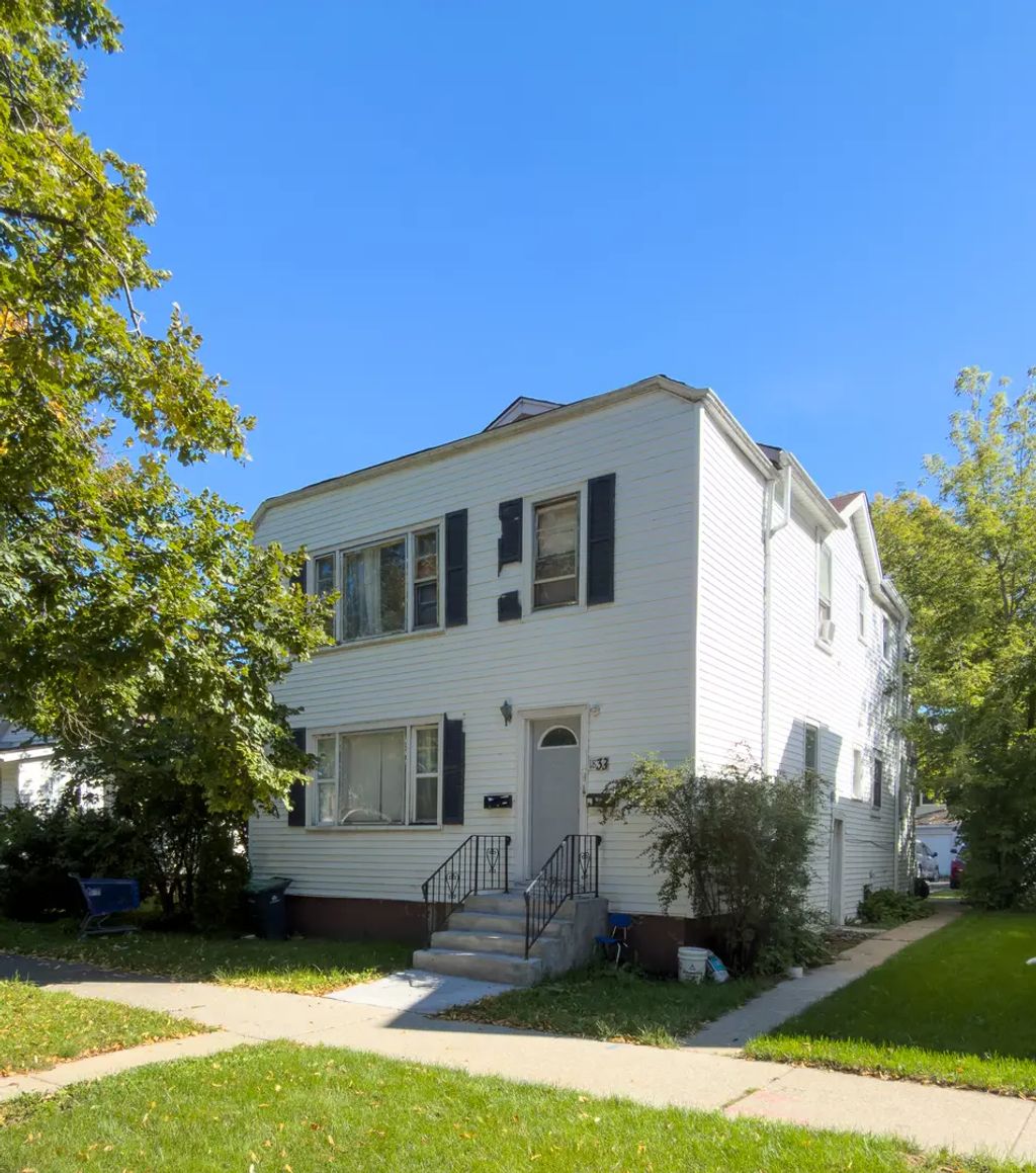 1833 Hartrey Avenue, Evanston