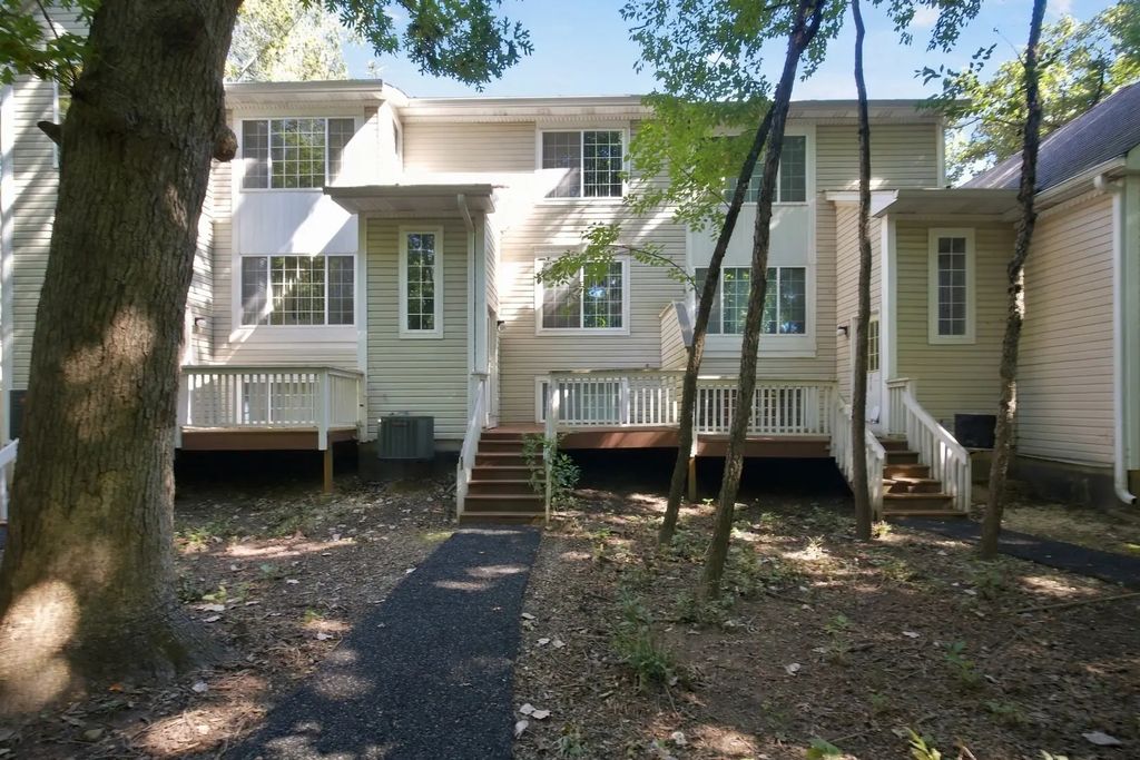 280 W Treehouse Lane, Round Lake