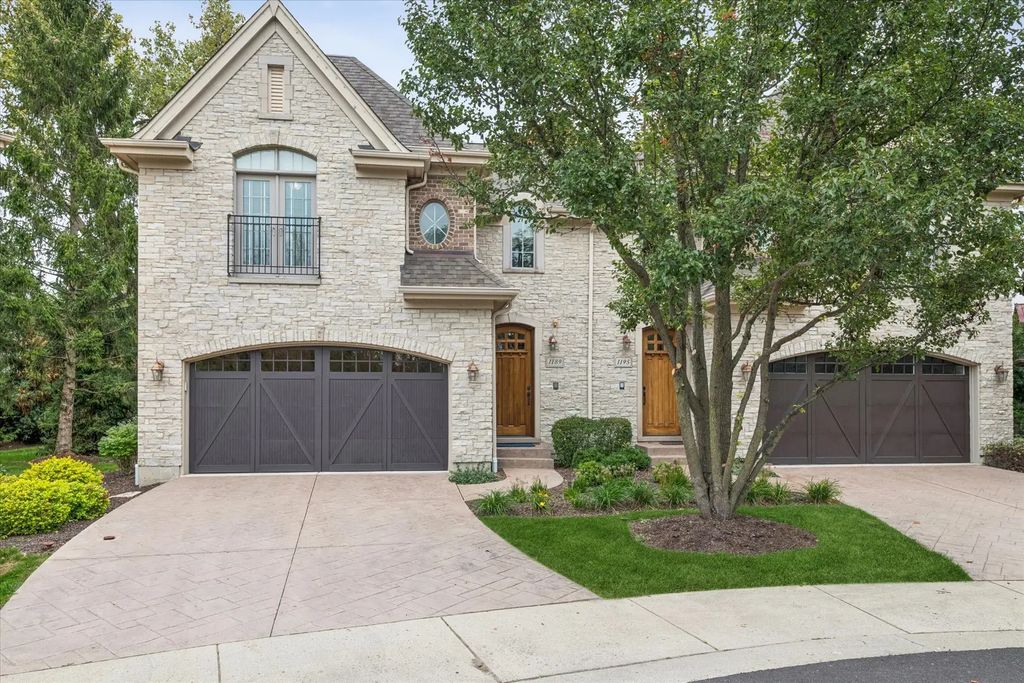 1189 Caroline Court, Vernon Hills