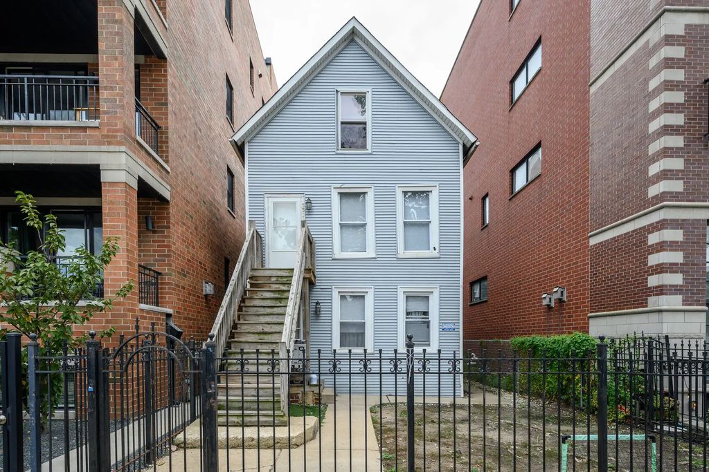 3311 N Sheffield Avenue, Chicago