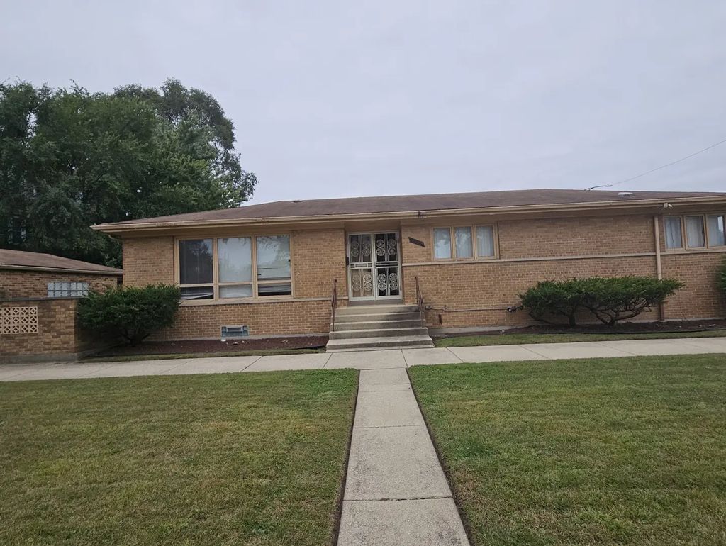 8300 S Indiana Avenue, Chicago