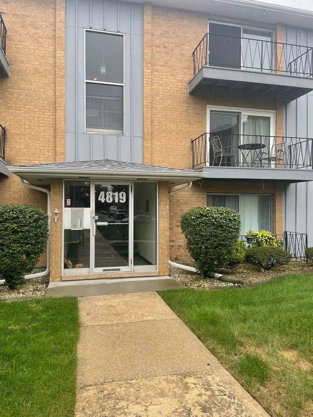 4819 W 109th Street 201, Oak Lawn