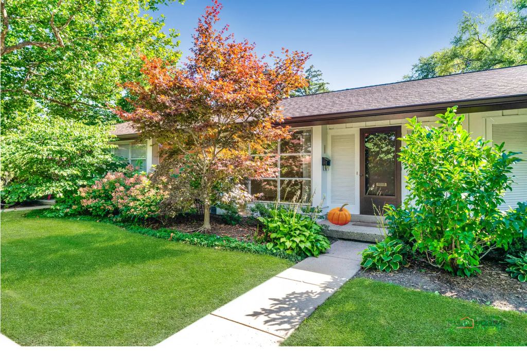 303 Crestwood Village, Northfield