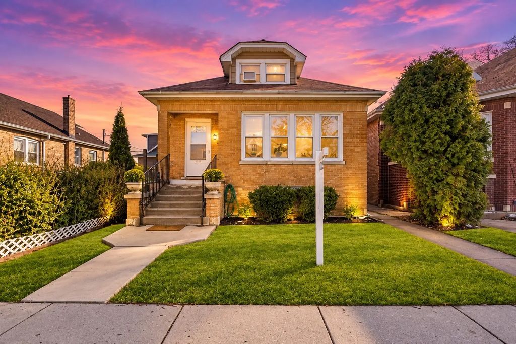 5349 W Fletcher Street, Chicago