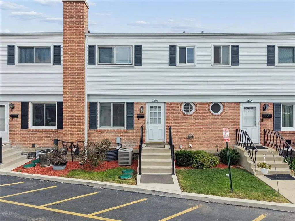 8501 Linder Court, Skokie