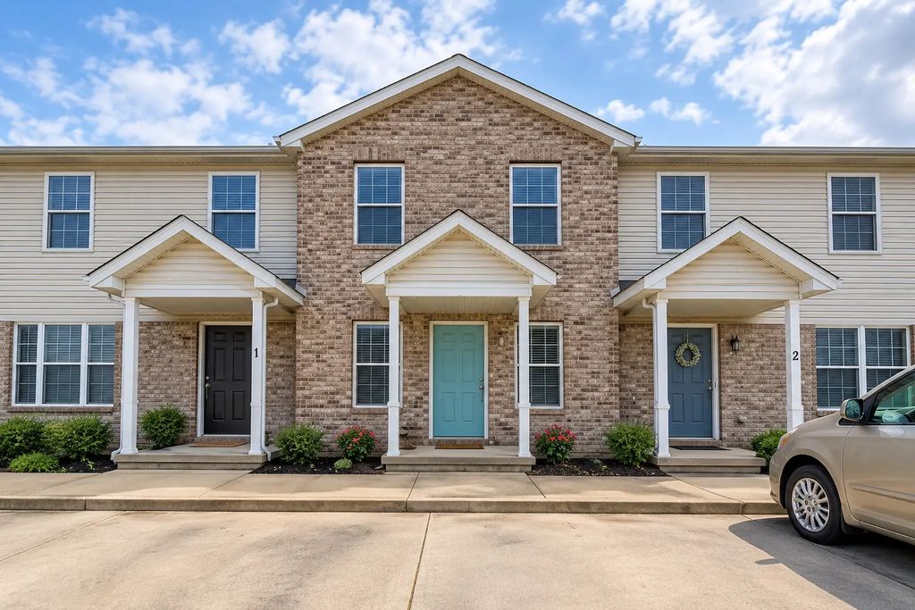 1102 Lockenvitz Lane 3, Bloomington