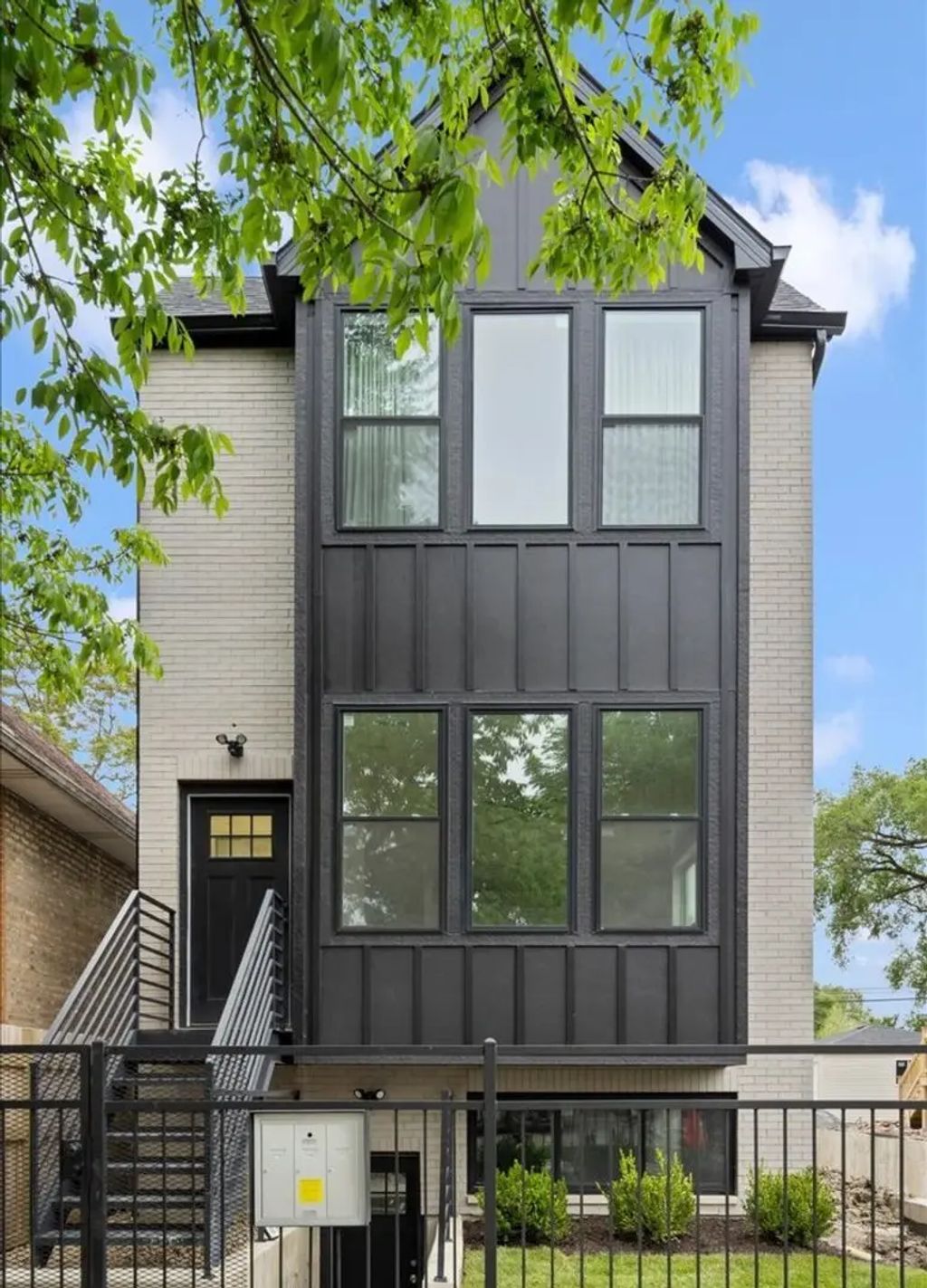 542 N Lawndale Avenue, Chicago