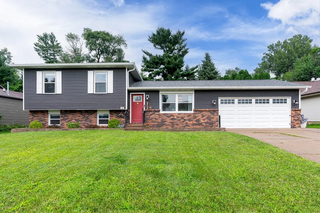 2702 W 46th Street, Davenport