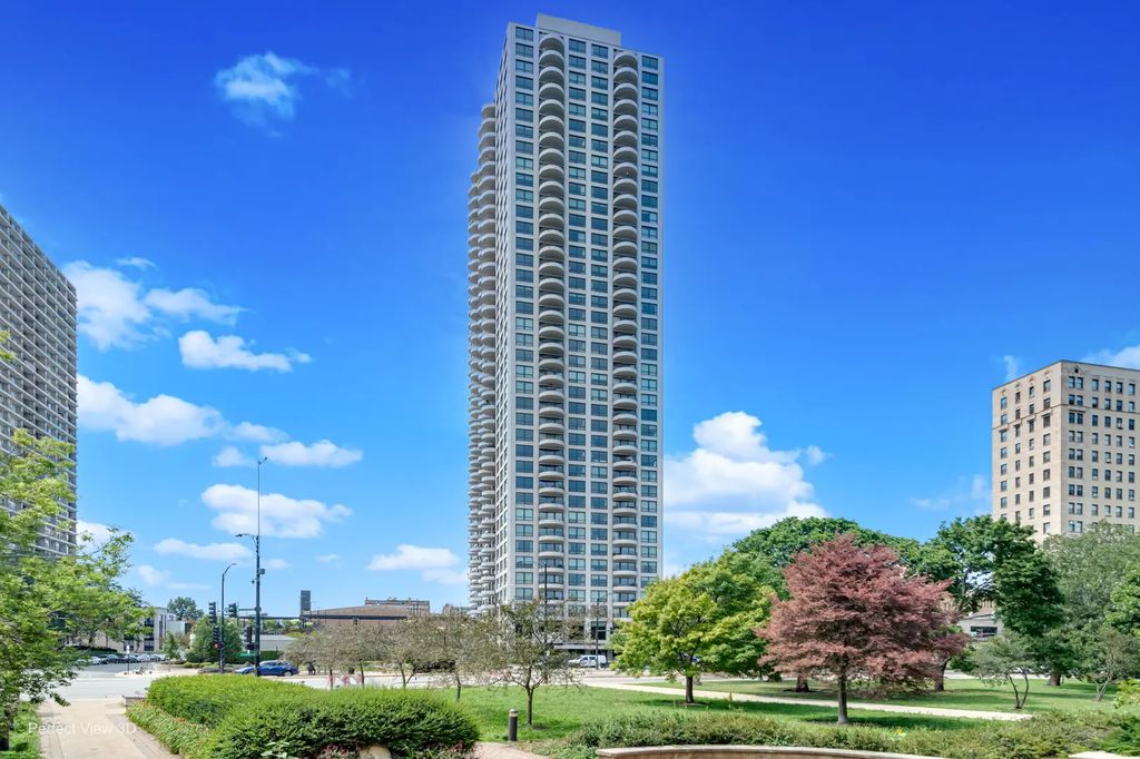 2020 N Lincoln Park 12g, Chicago
