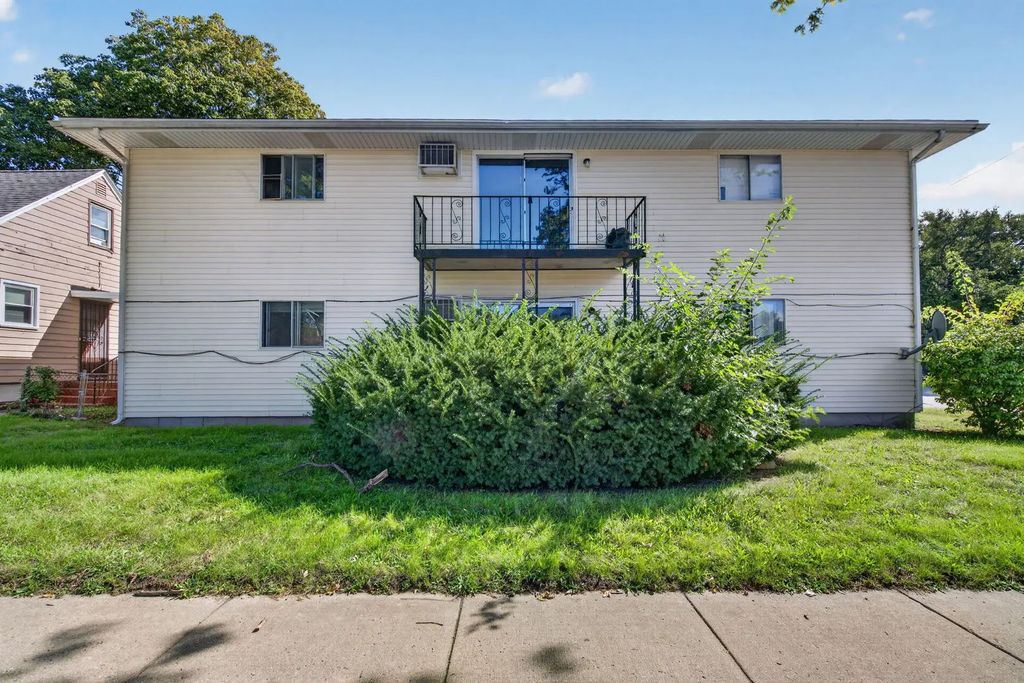 1525 E Risser Street, Kankakee