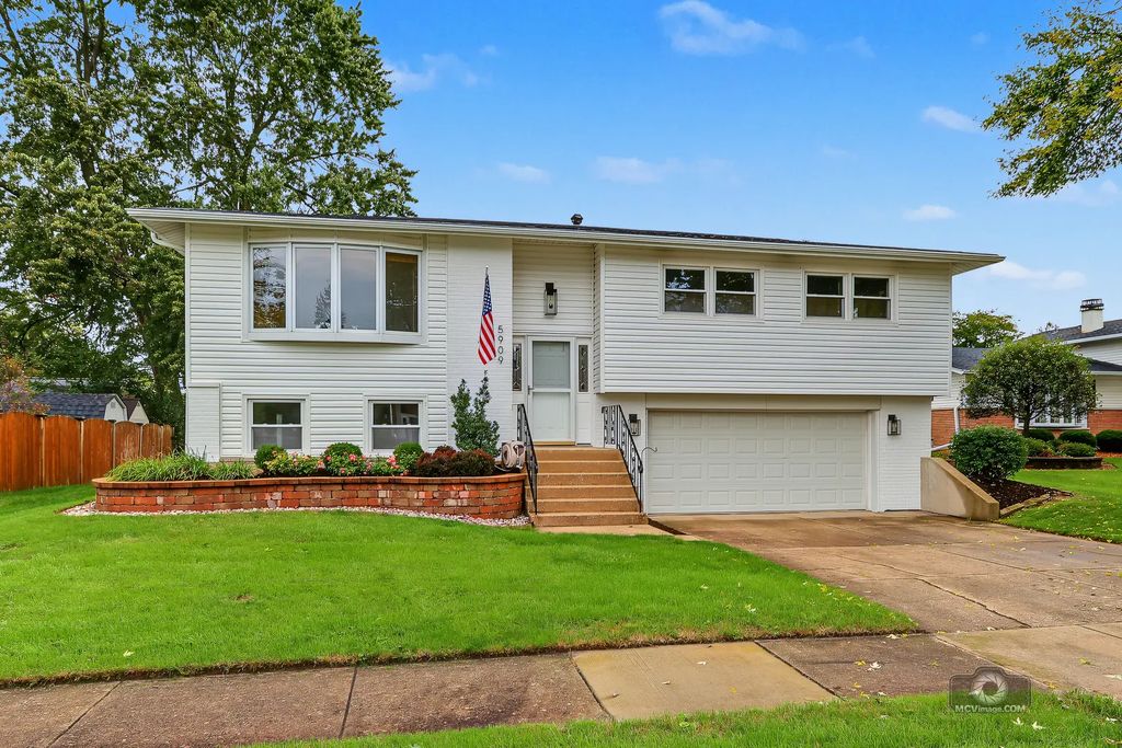 5909 El Morro Court, Oak Forest