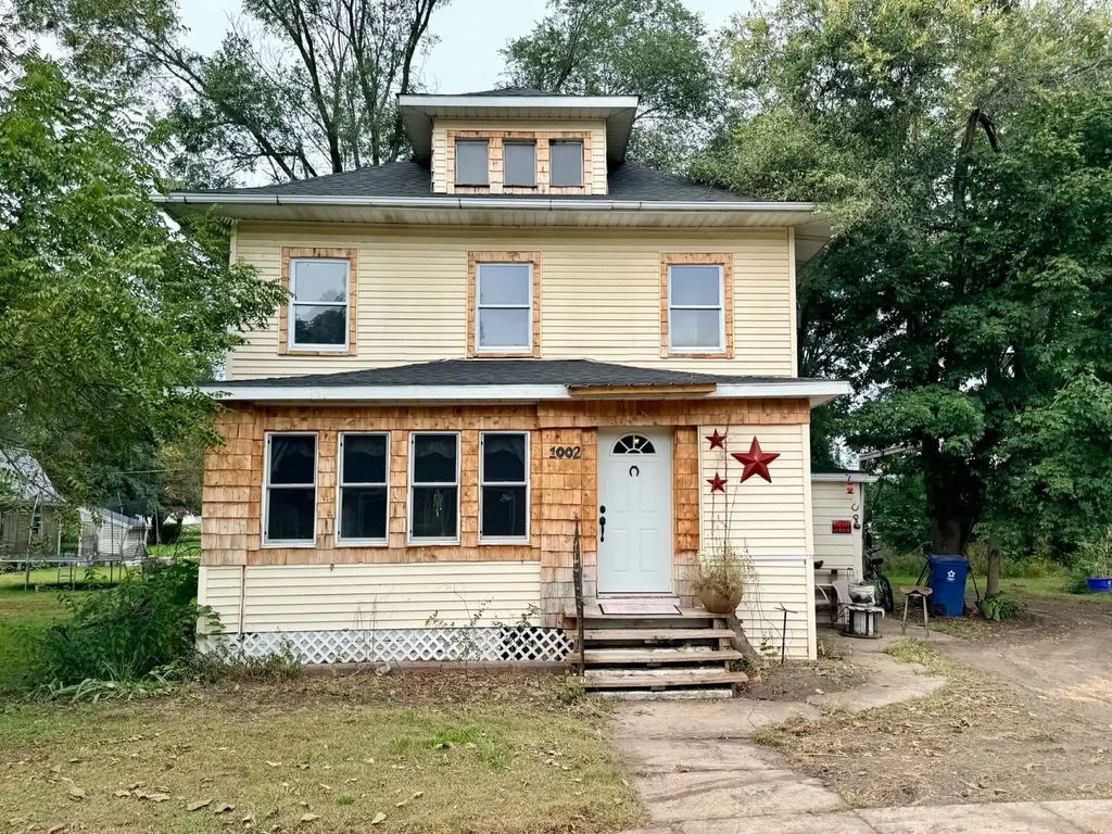 1002 Locust Street, Thomson