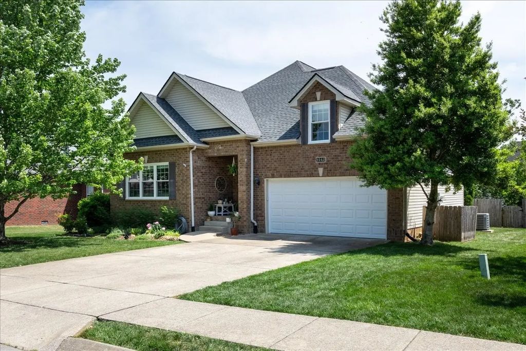 1242 Chapmans Retreat Drive, Spring Hill