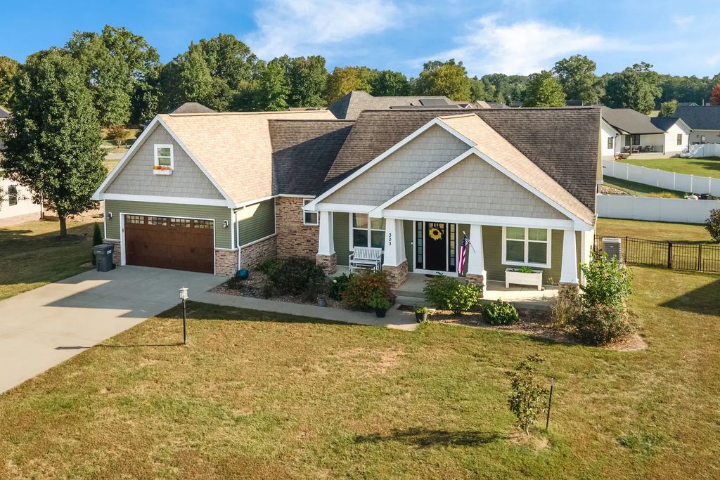 303 Excalibur Drive, Carterville