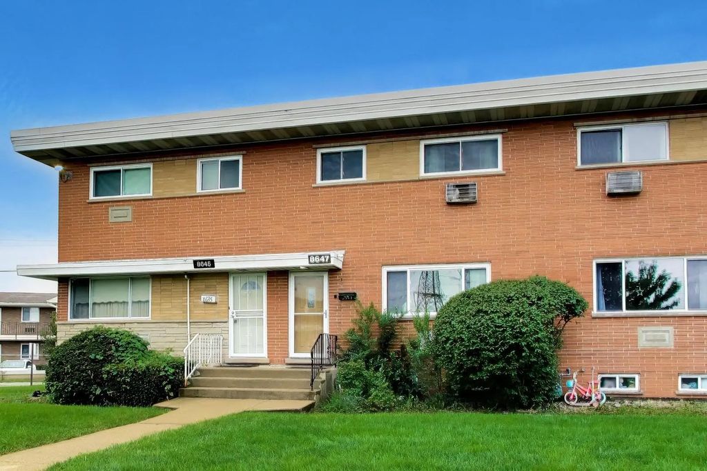 8647 Gregory Lane, Des Plaines