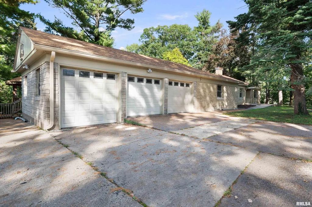660 18th Avenue, East Moline