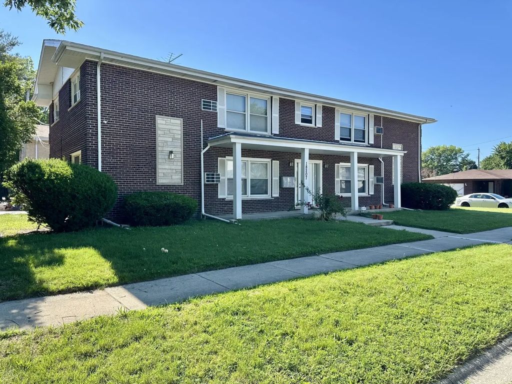 18207 Locust Street, Lansing