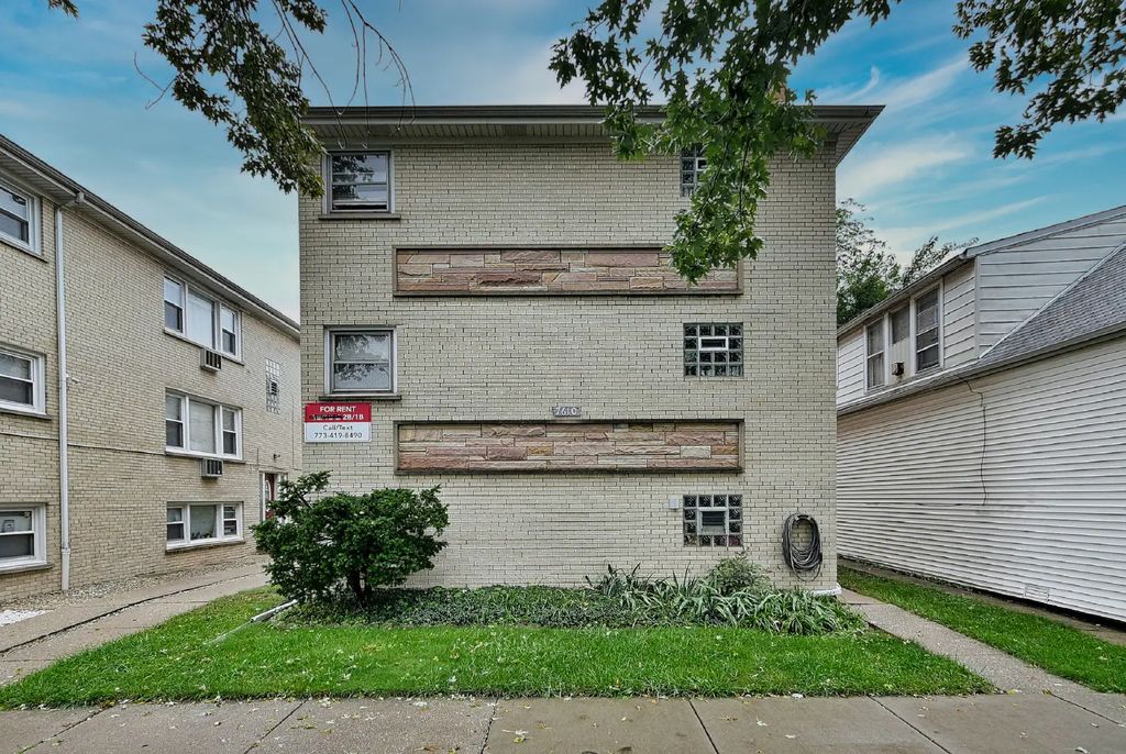7610 W Belmont Avenue 2n, Chicago