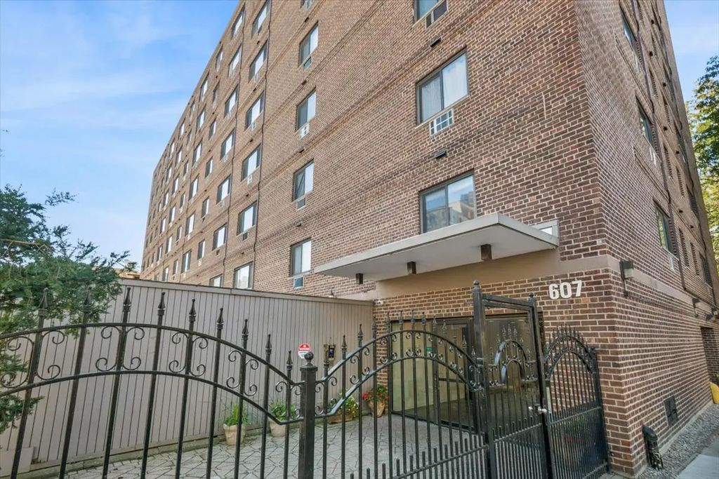 607 W Wrightwood Avenue 809, Chicago