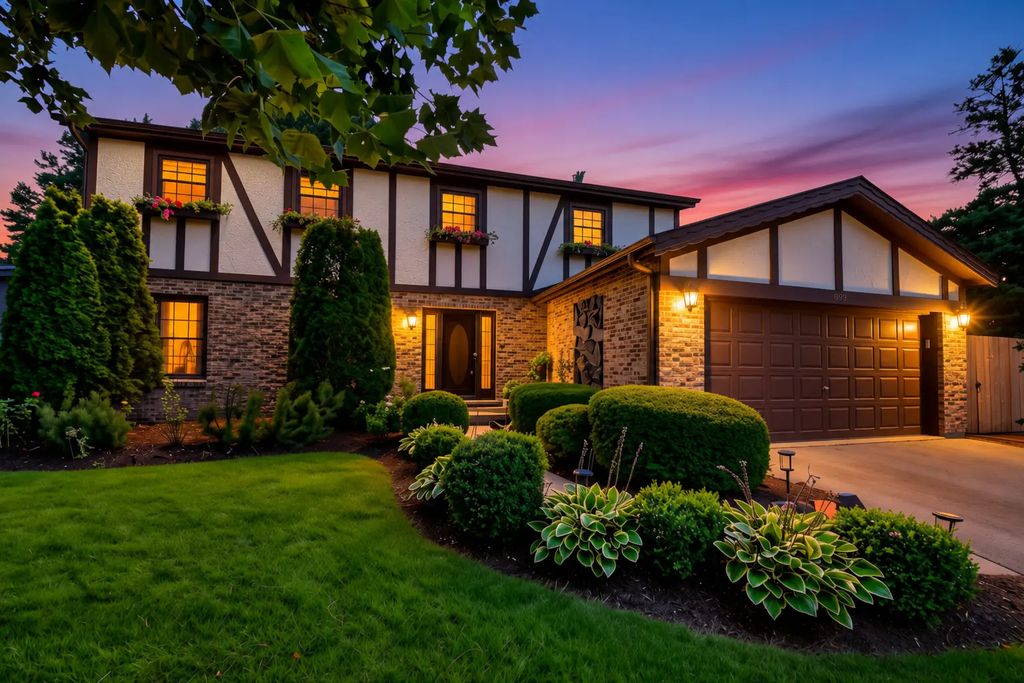 229 N Whispering Hills Drive, Naperville