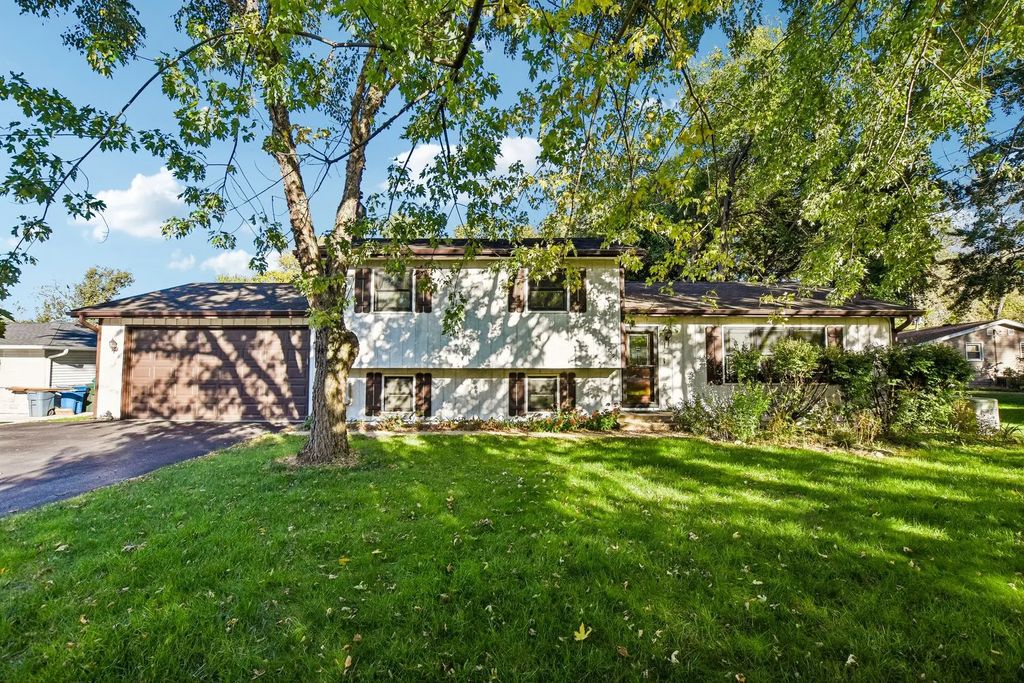 3520 Blue Gill Court, Morris