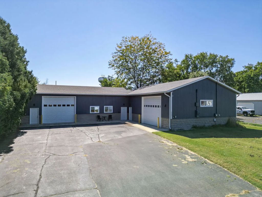 2302 Nw Route 12 Highway, Spring Grove
