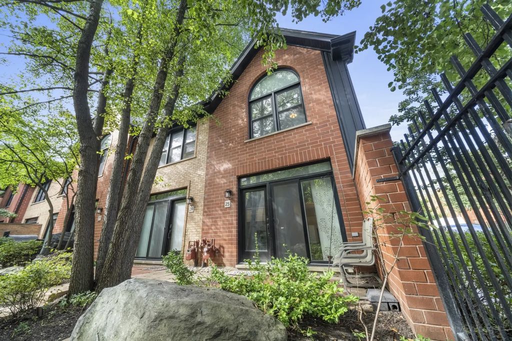 1801 W Diversey Parkway 25, Chicago