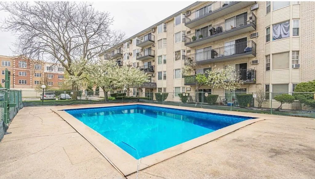 5506 Lincoln Avenue 516, Morton Grove