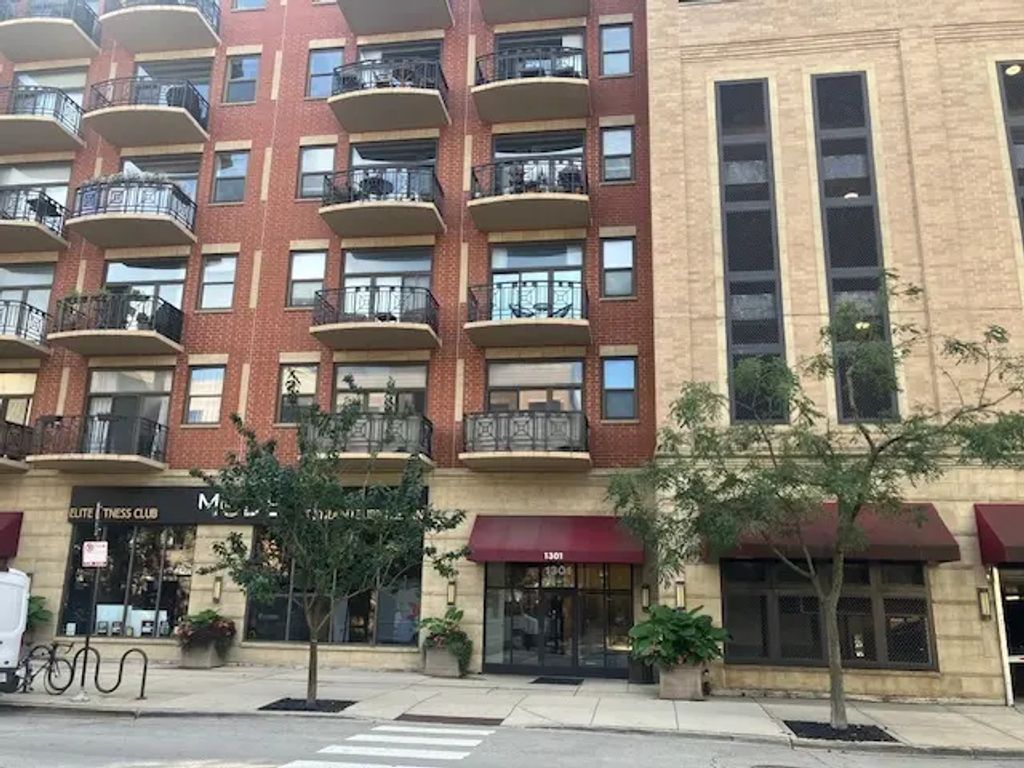 1301 W Madison Street 211, Chicago