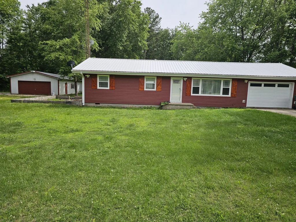 111 W Hickory Street, Bluford