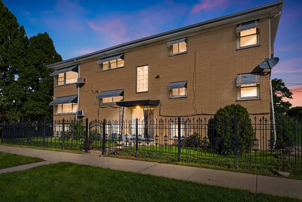 2501 N Mont Clare Avenue, Chicago
