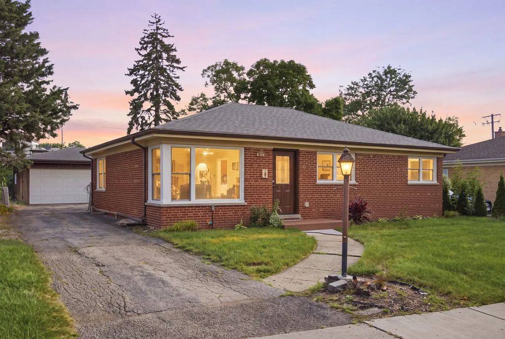 33 Cranbrook Drive, Des Plaines
