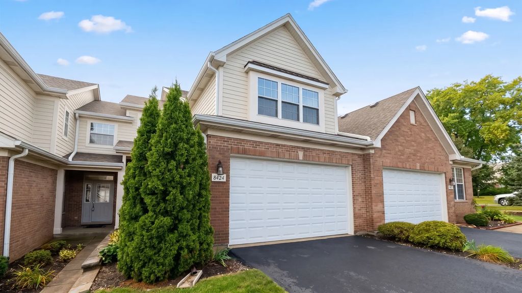 8424 Dawn Lane, Darien