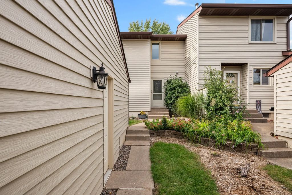 3640 Cedarwood Court, Bettendorf