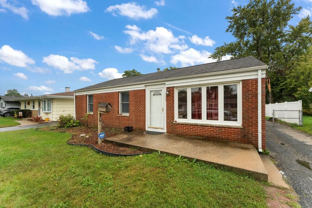 135 Laura Lane, Thornton