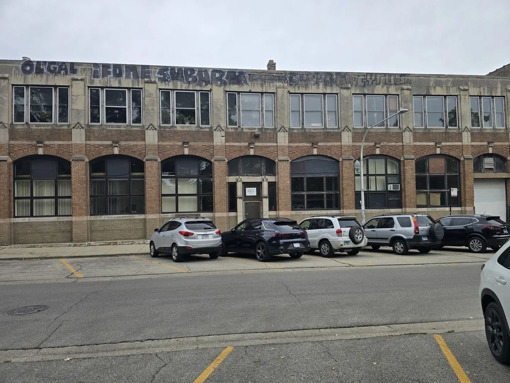 4321 N Ravenswood Avenue, Chicago