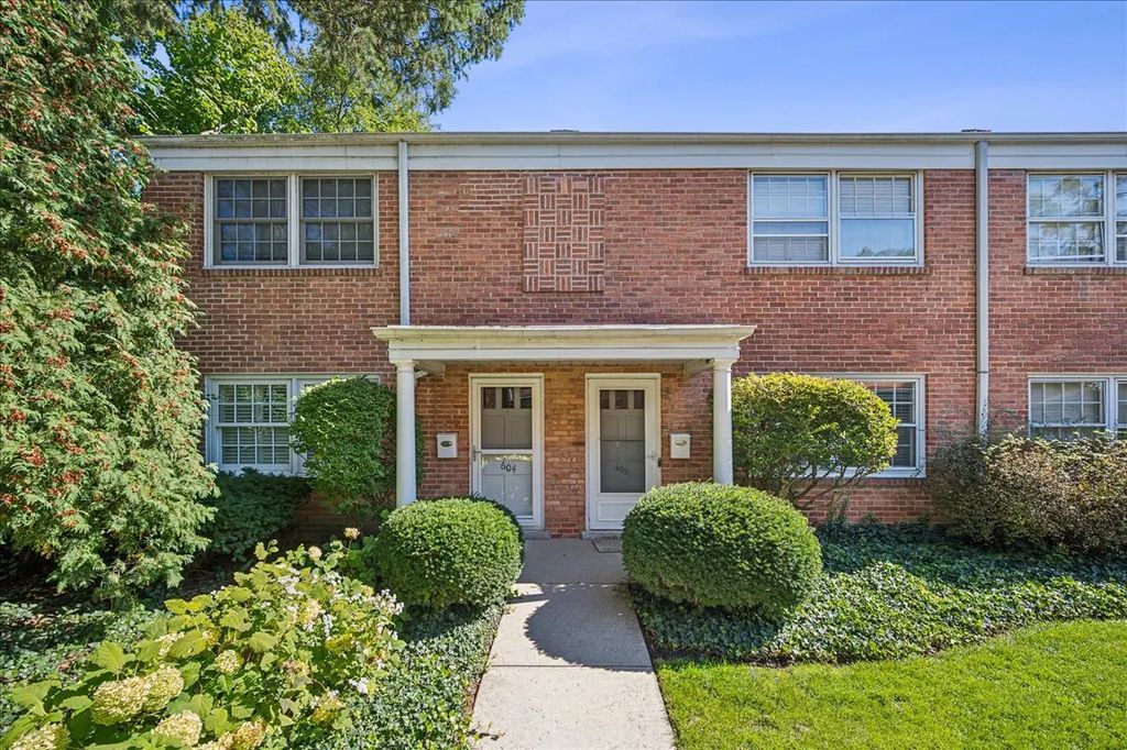602 Lincoln Avenue, Winnetka