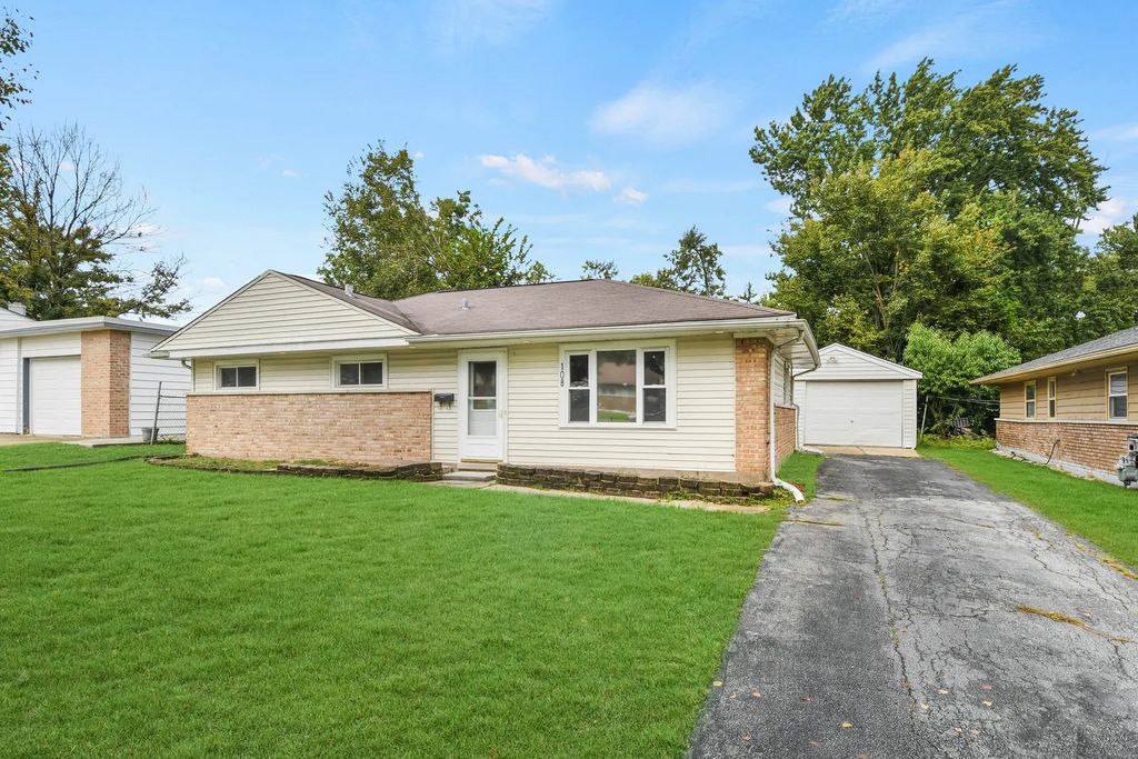 108 Shabbona Drive, Park Forest
