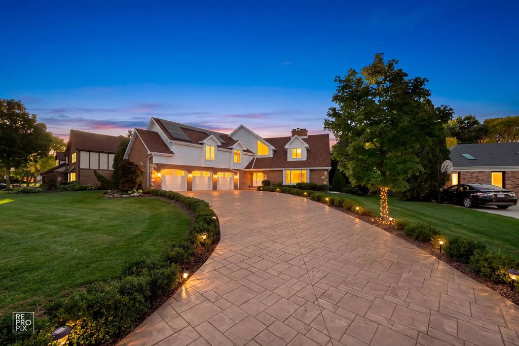 154 Saddle Brook Drive, Oak Brook
