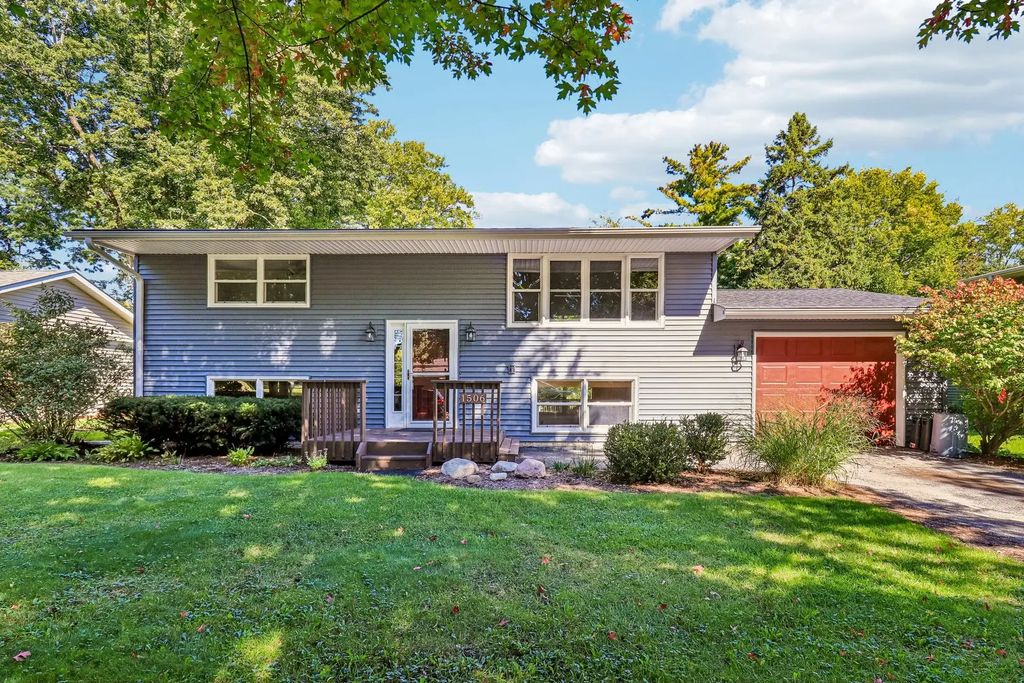 1506 Jewel Avenue, St. Charles