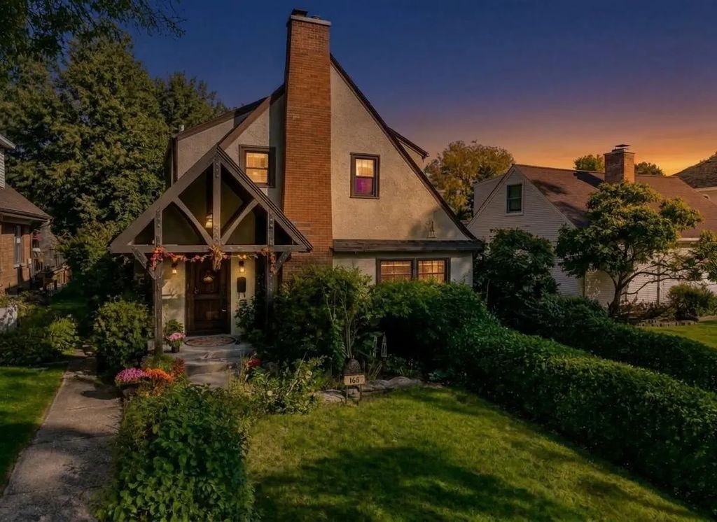 165 Forest Avenue, Glen Ellyn