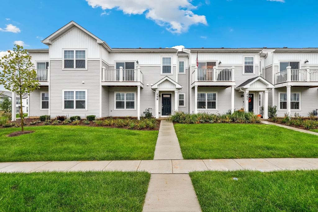 249 Kingsport Drive, South Elgin