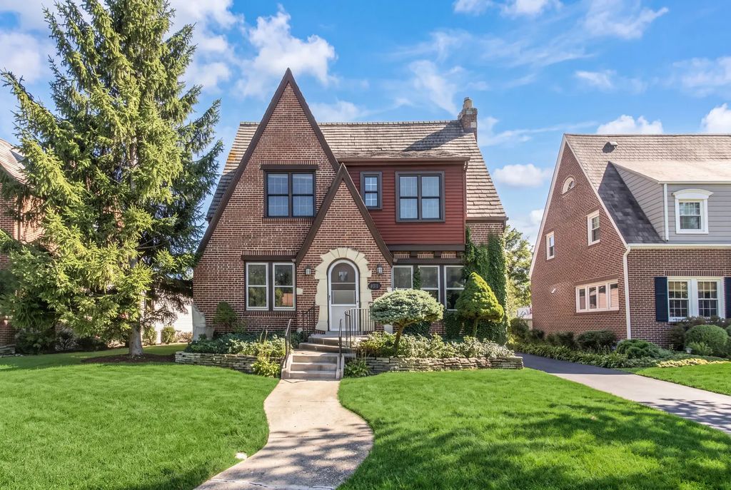 221 East Avenue, Park Ridge