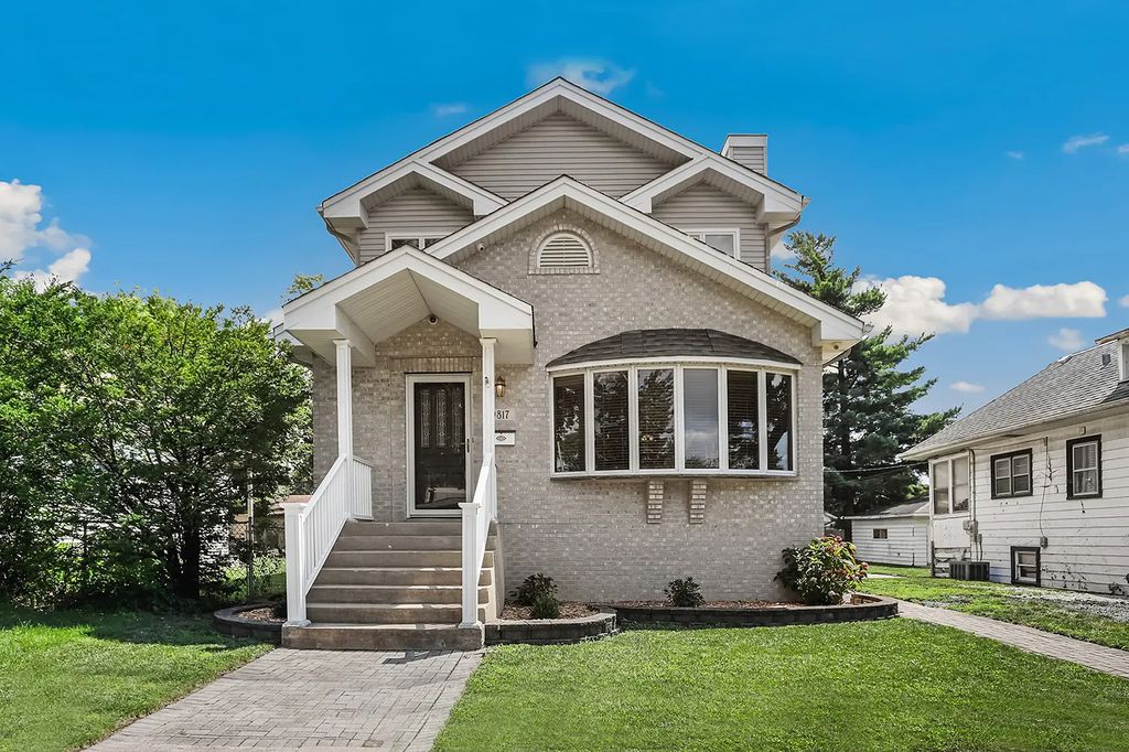 9817 Minnick Avenue, Oak Lawn