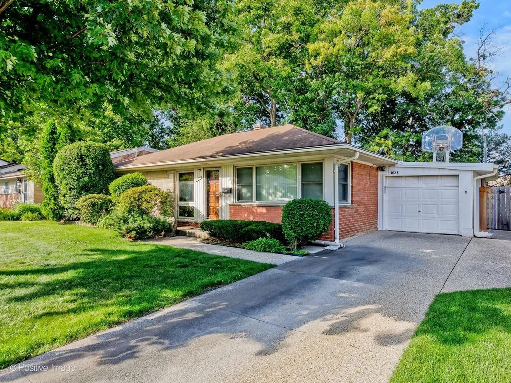 1025 Longaker Road, Northbrook