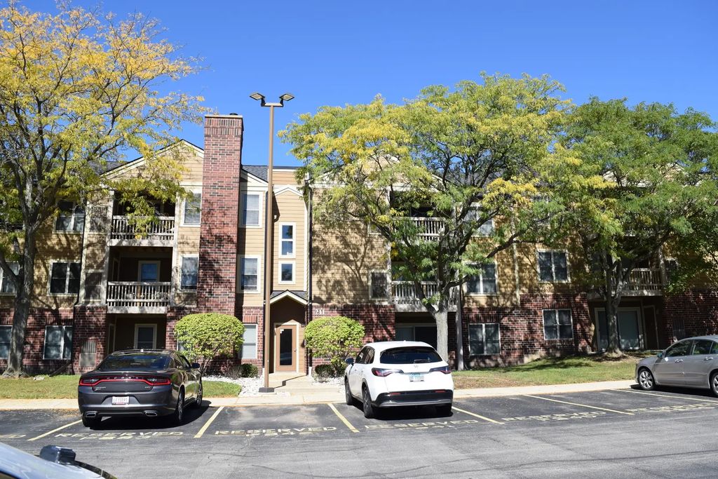 211 Glengarry Drive 205, Bloomingdale