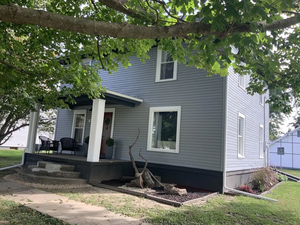 309 W Commercial Street, Neponset