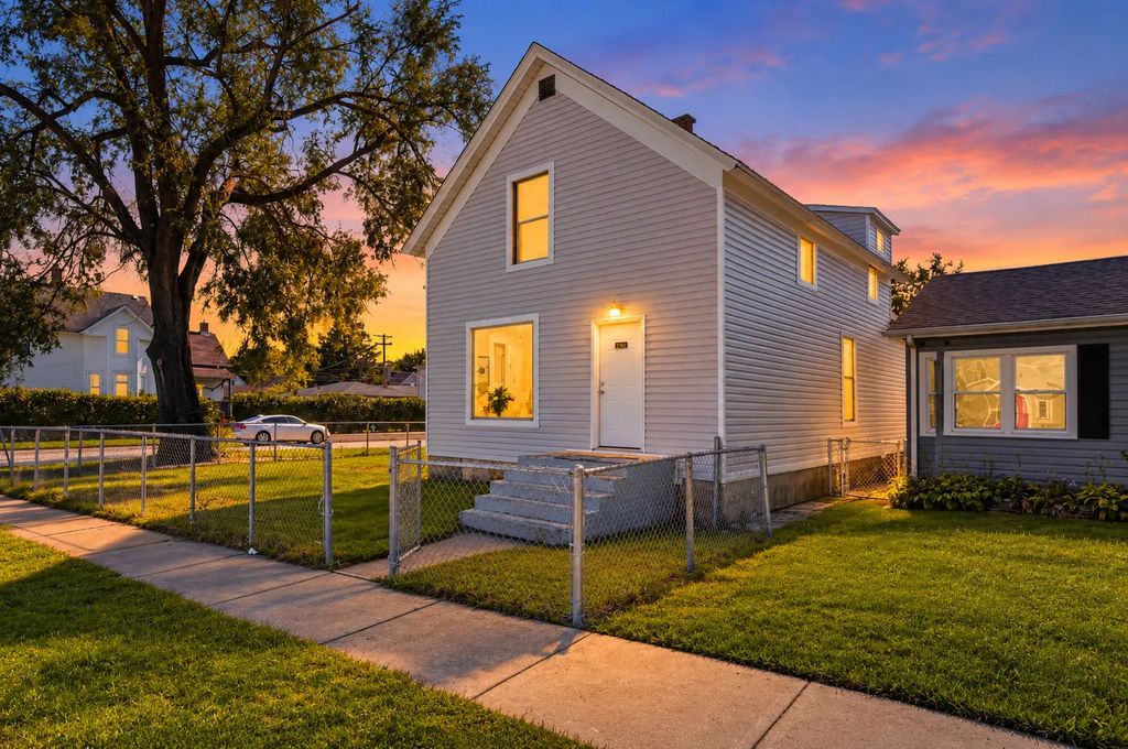 2837 Broadway Street, Blue Island